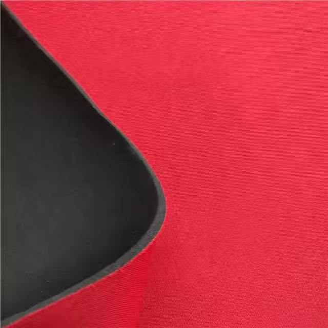 مواد ورزشی از پنبه ی لاستیکی کف استفاده می کنند